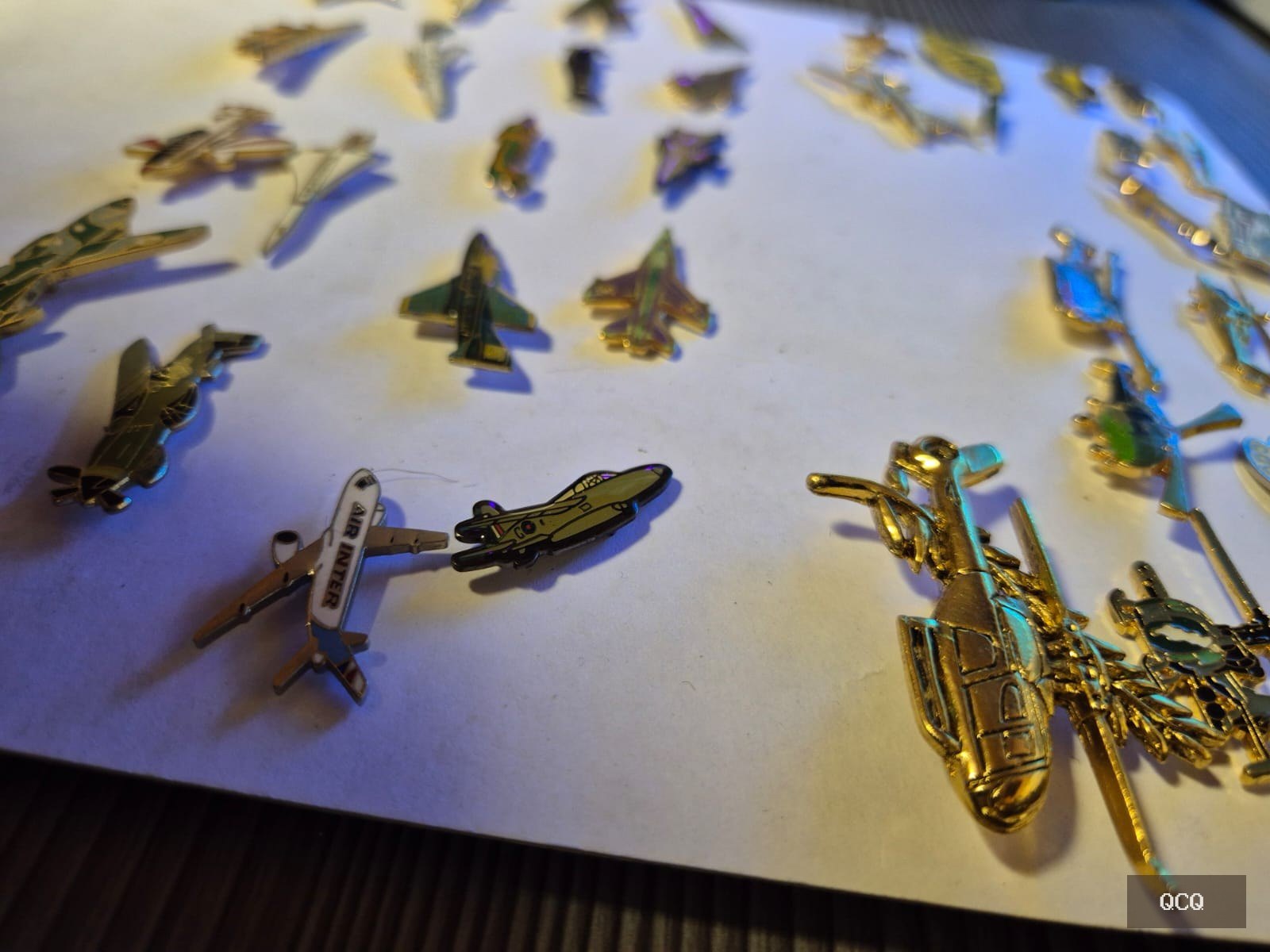 Photo 5 de Important lot de plus de 100 pin’s de collection – aviation, tourisme, marques et divers