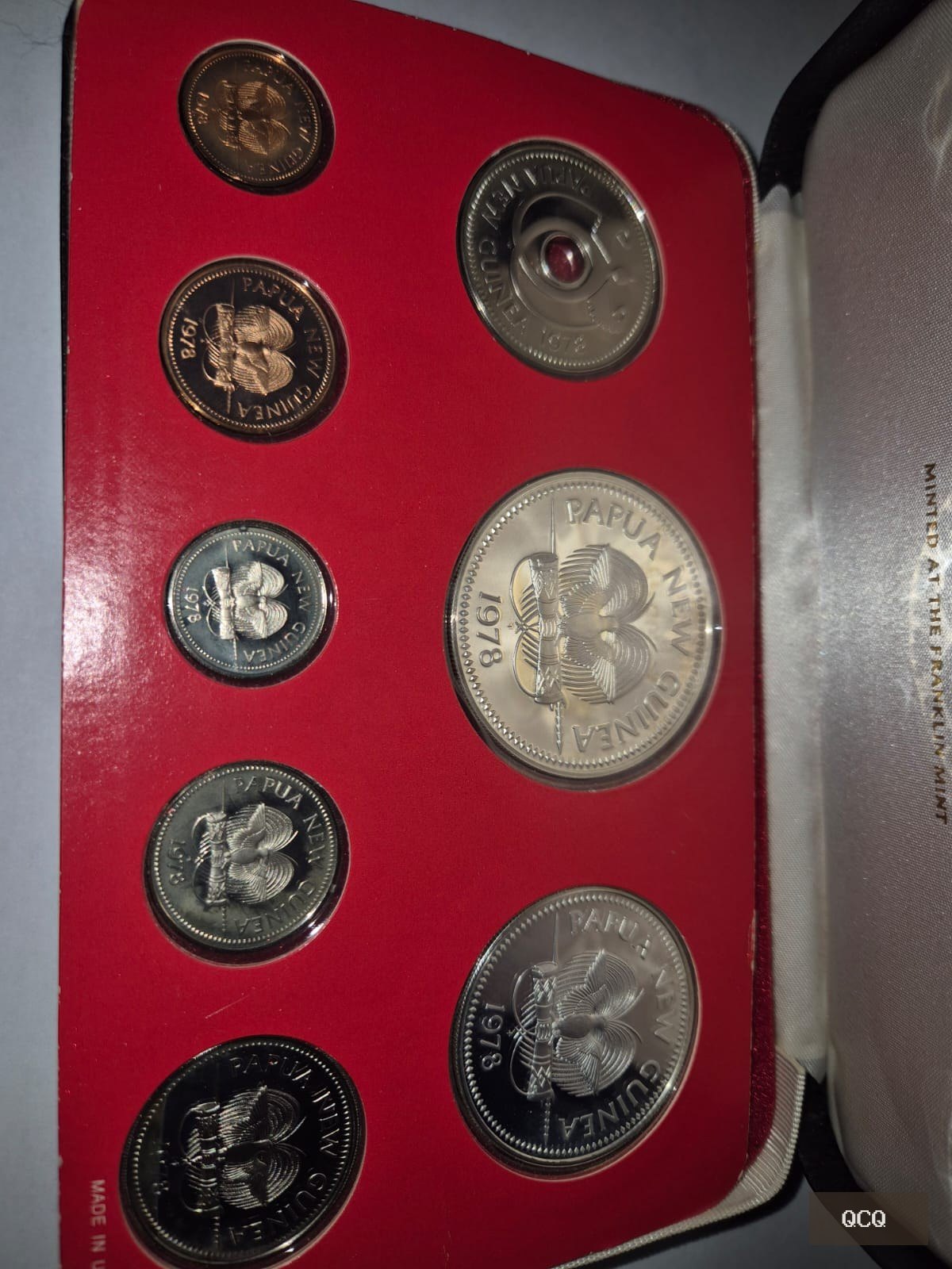 Photo 2 de Coffret Franklin Mint 1978 – Papouasie-Nouvelle-Guinée – 8 monnaies Proof dont 2 en argent