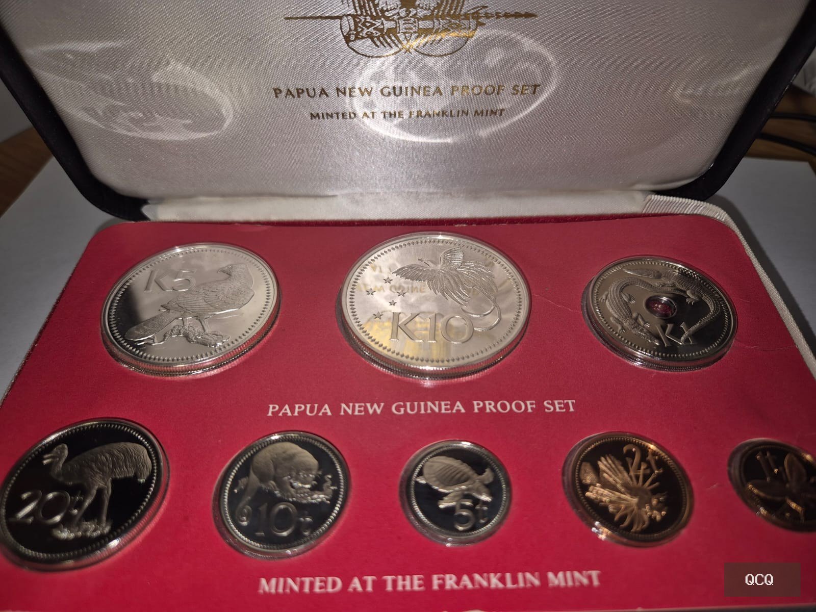 Photo principale de Coffret Franklin Mint 1978 – Papouasie-Nouvelle-Guinée – 8 monnaies Proof dont 2 en argent