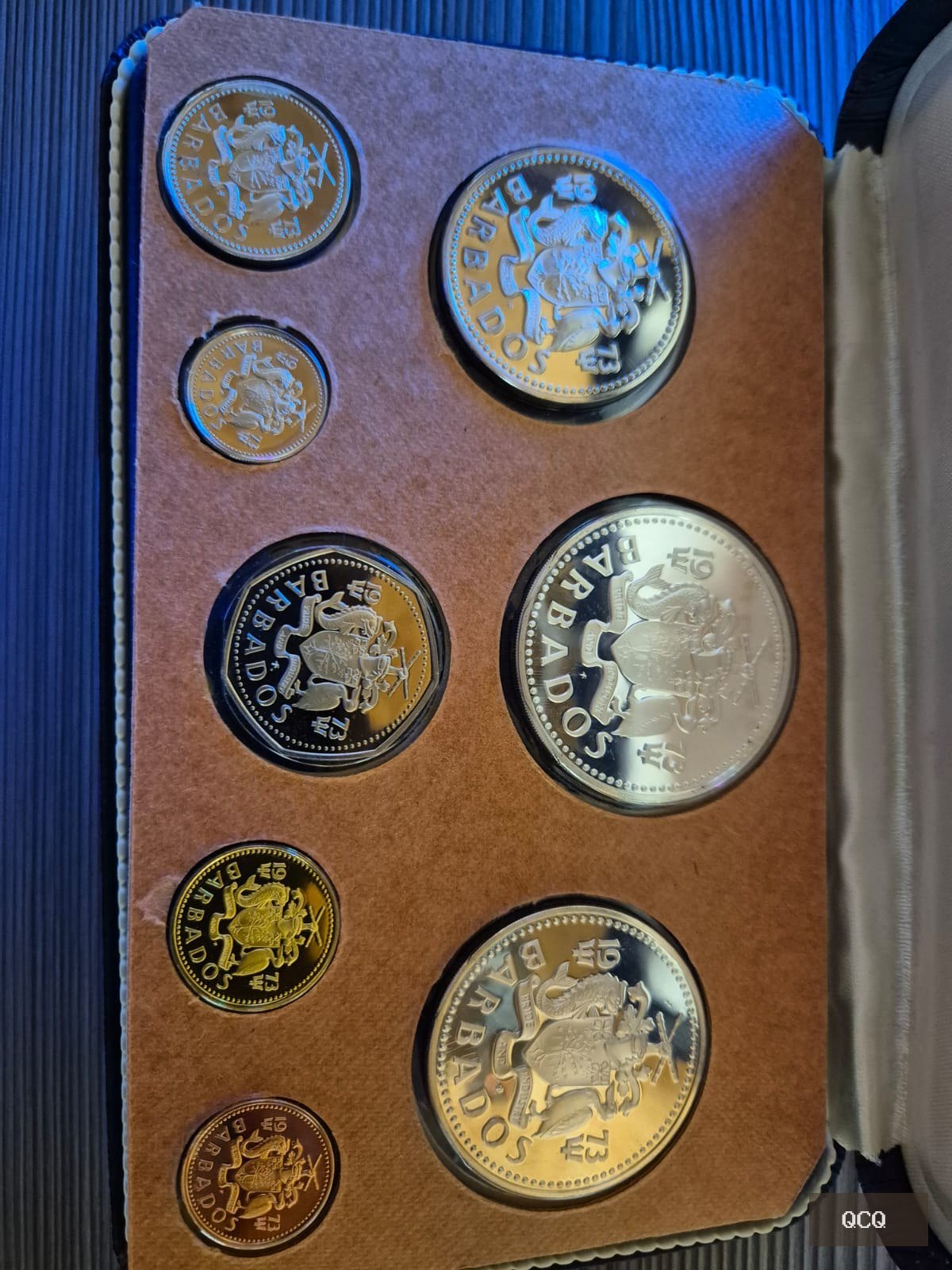 Photo 3 de Coffret Proof Barbade 1973 – 8 pièces Franklin Mint – 5 et 10 dollars argent