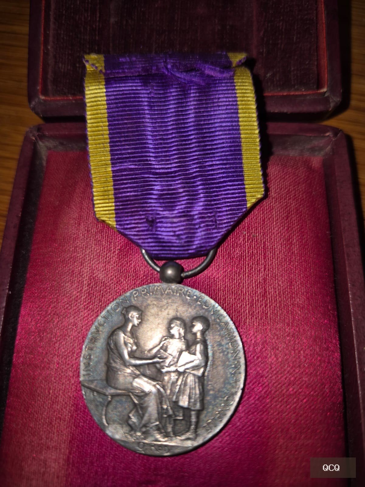 Photo 2 de Médaille d’honneur des instituteurs 1907-08 – argent – Ursule Fouasson Vendée