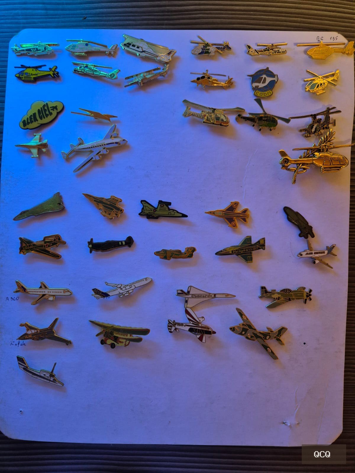 Photo principale de Important lot de plus de 100 pin’s de collection – aviation, tourisme, marques et divers
